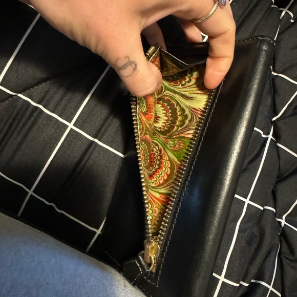 Dooney & Bourke Black Patent Leather Tote & Smooth Leather Wallet Set. GUC. - Picture 2 of 11